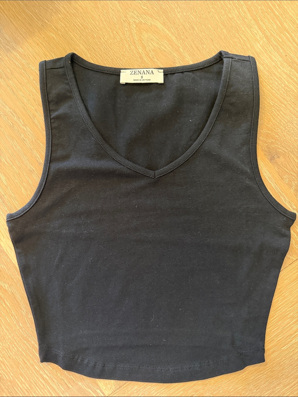Zenana Outfitters Black V-Neck Cropped Tank